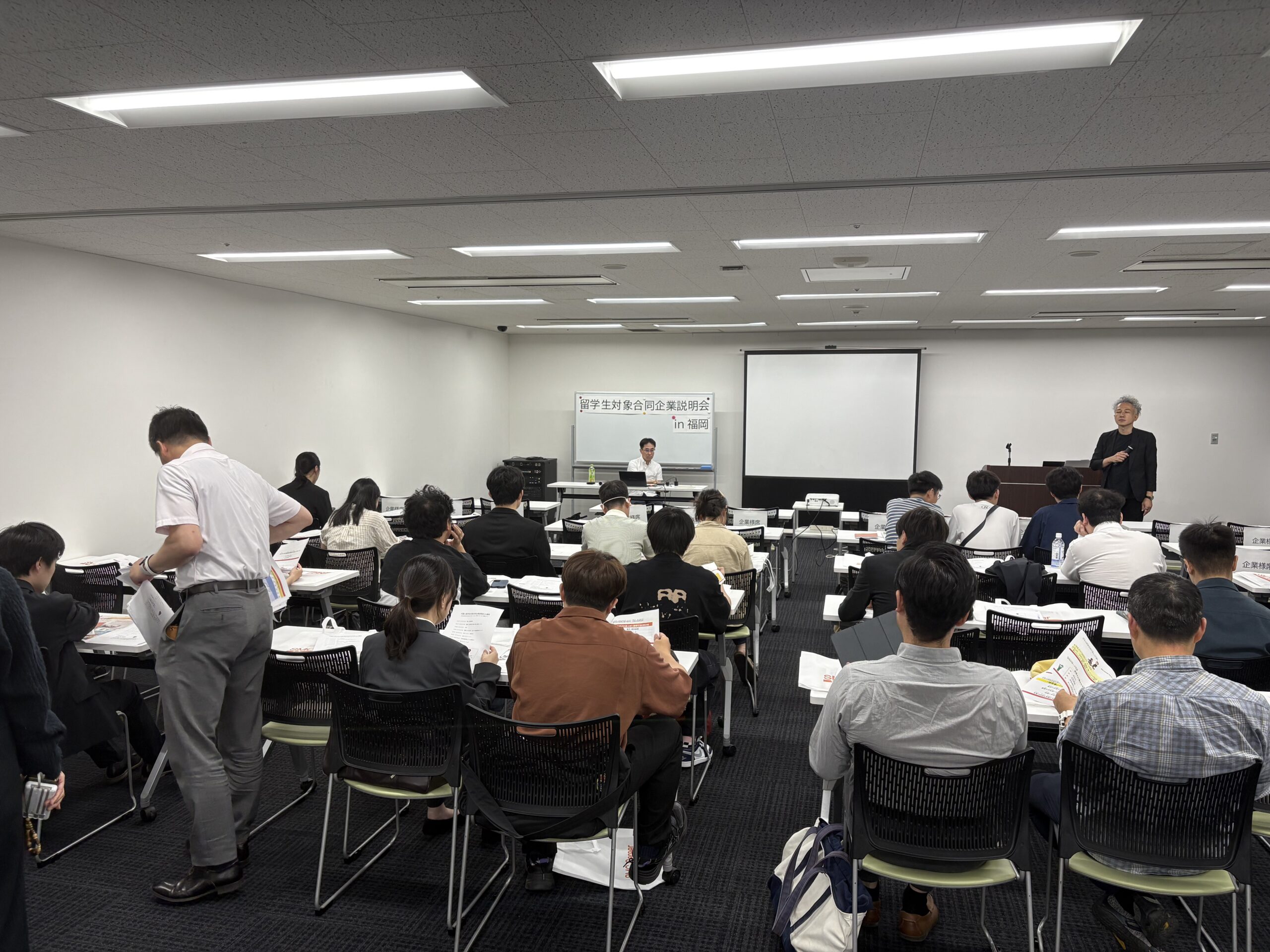 個別ブースでの交流の様子